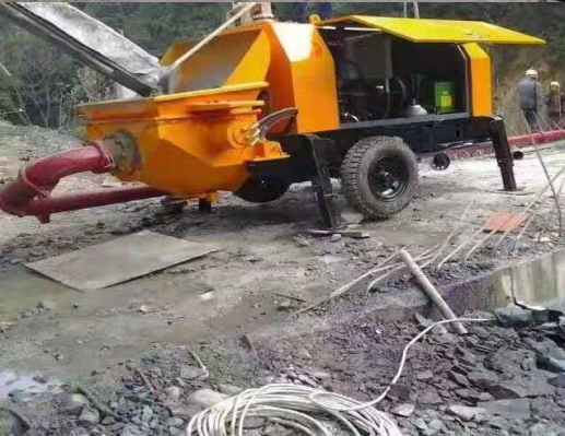 介紹幾種適合農村建房的小型混凝土輸送設備